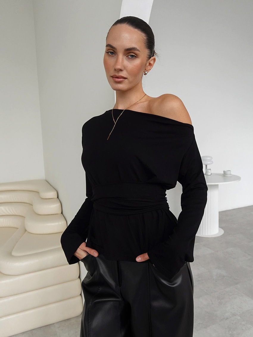 Haut à épaules dénudées, manches longues et taille nouée