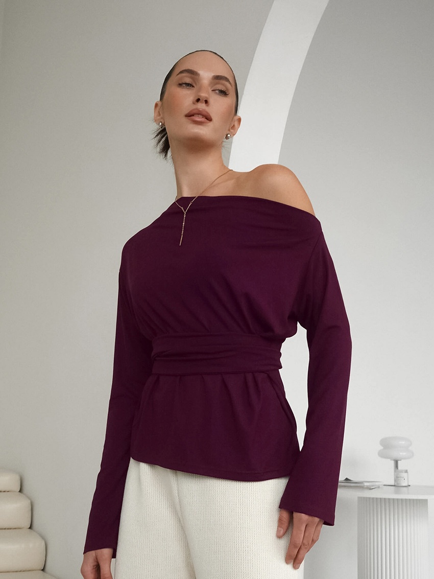 Haut à épaules dénudées, manches longues et taille nouée