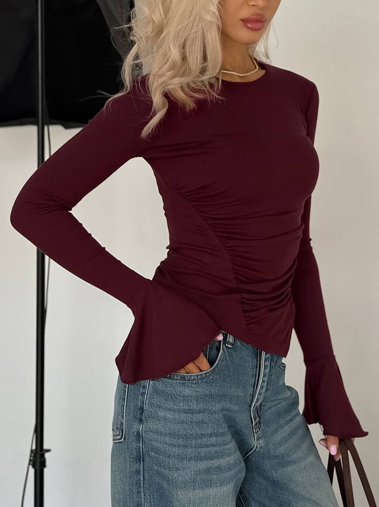 Haut asymétrique à manches longues froncées et poignets évasés
