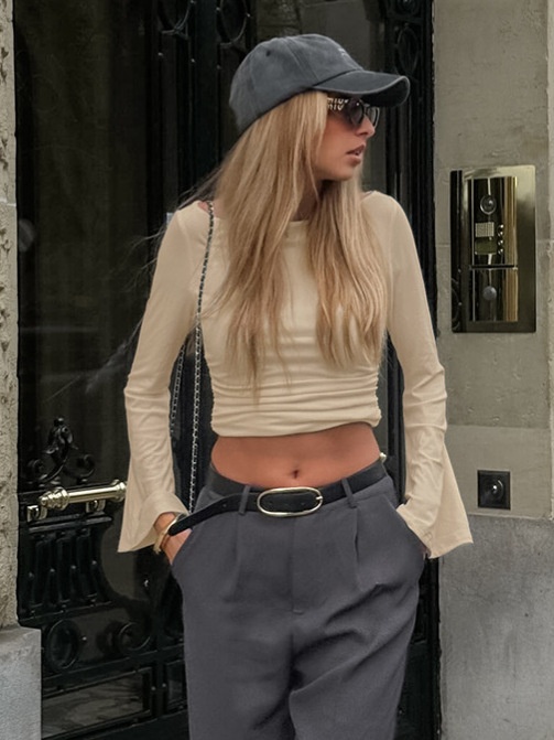 Crop top beige côtelé à fronces et manches cloche