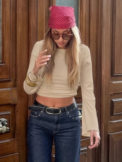 Crop top beige côtelé à fronces et manches cloche