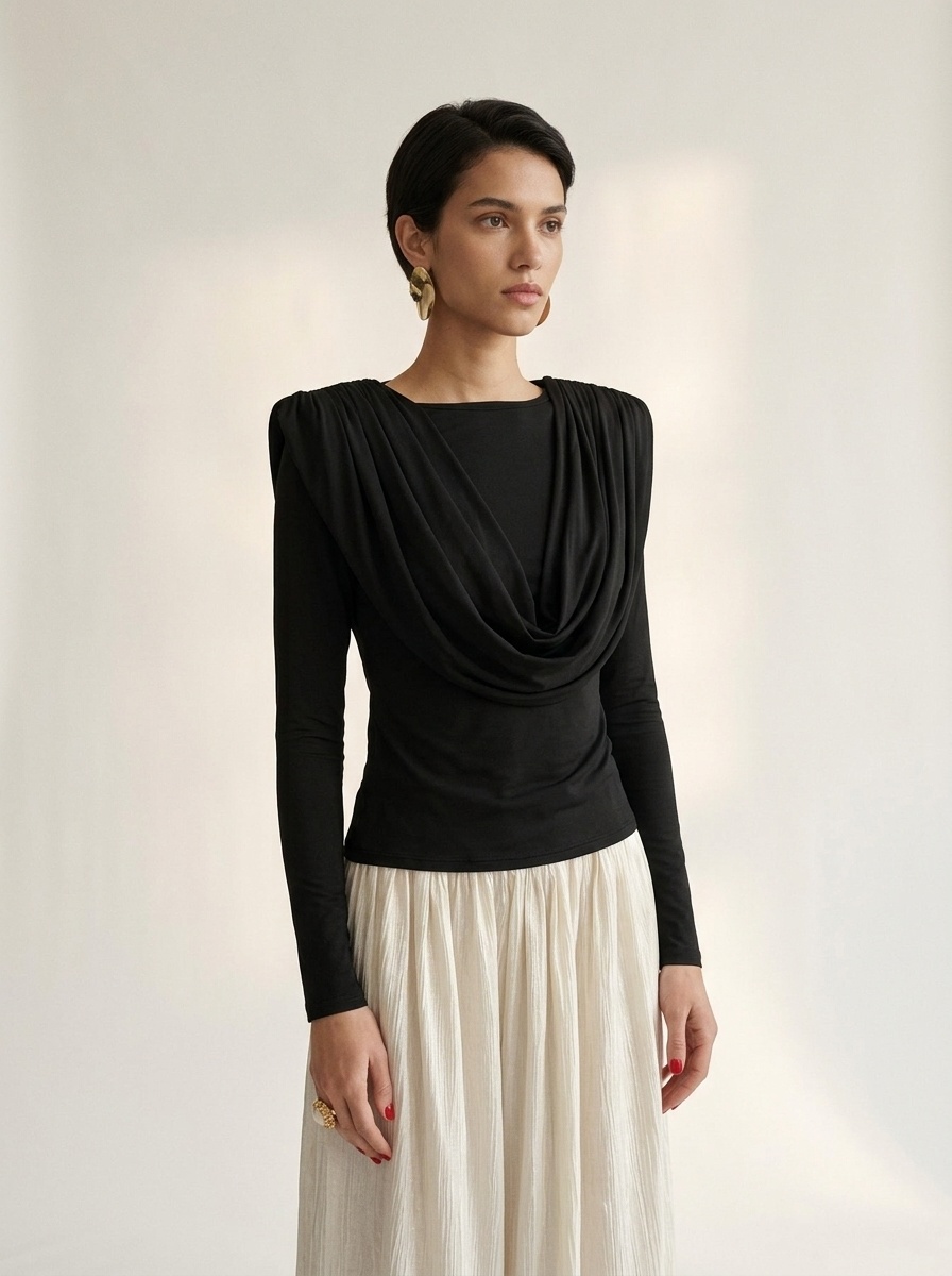 Haut élégant à col drapé, épaules rembourrées et manches longues