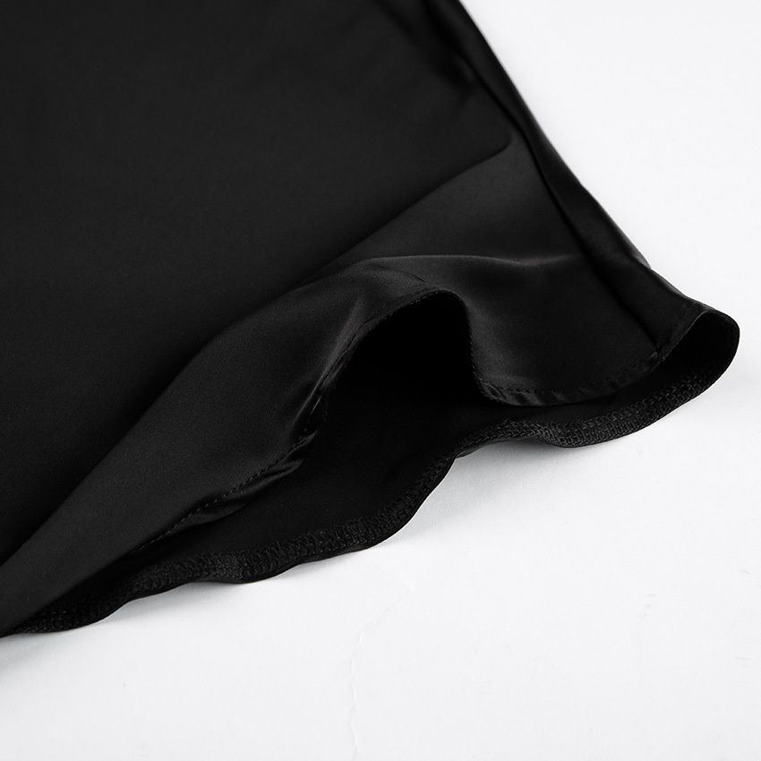 Haut élégant asymétrique en satin