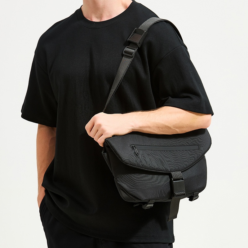 Sleek Black Messenger Bag - Modern Crossbody Design