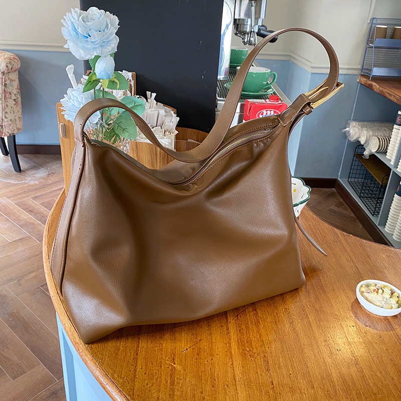 Bolso de hombro holgado y elegante de piel sintética