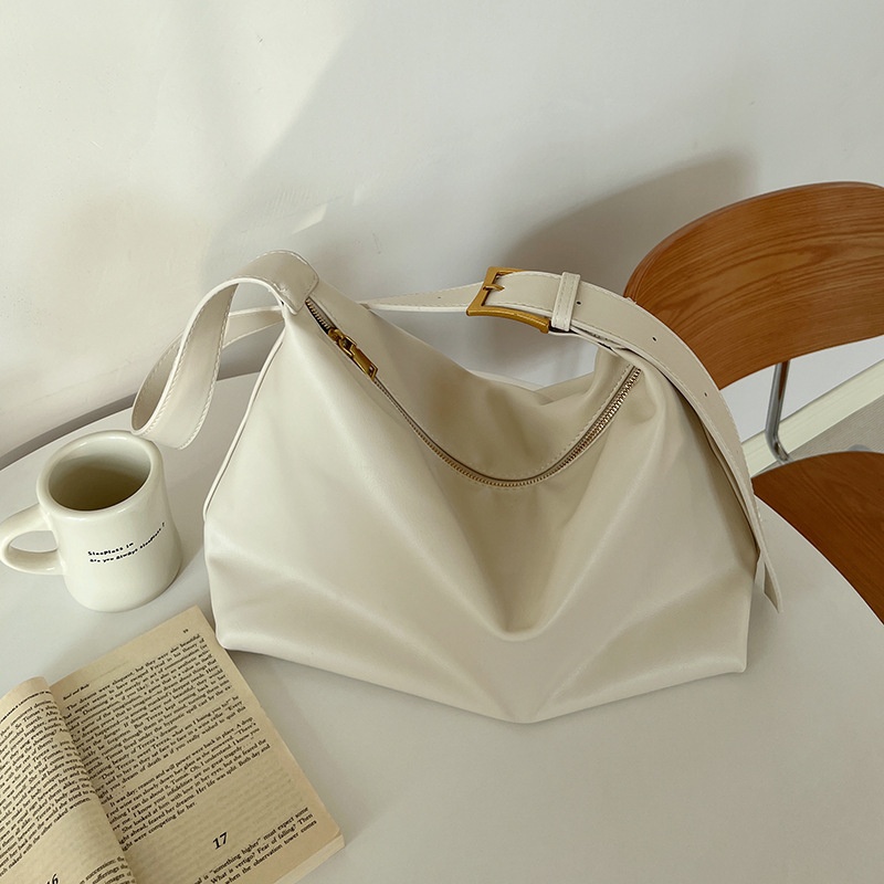 Bolso de hombro holgado y elegante de piel sintética