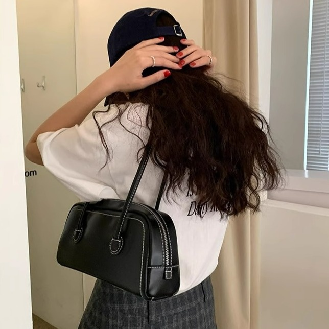 Retro Minimalist Baguette Shoulder Bag