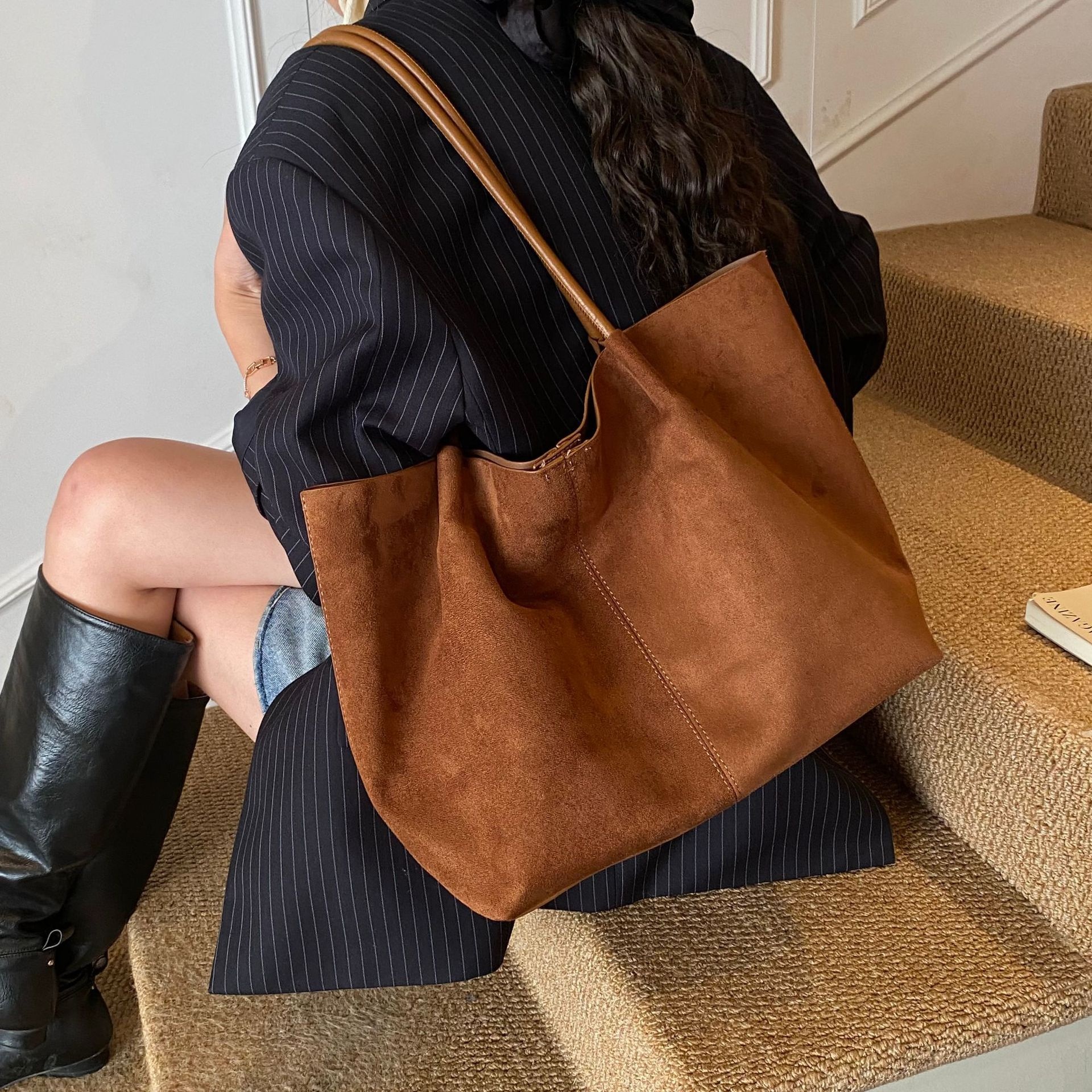 Chic Faux Suede Tote Bag with Pouch - Everyday Carryall