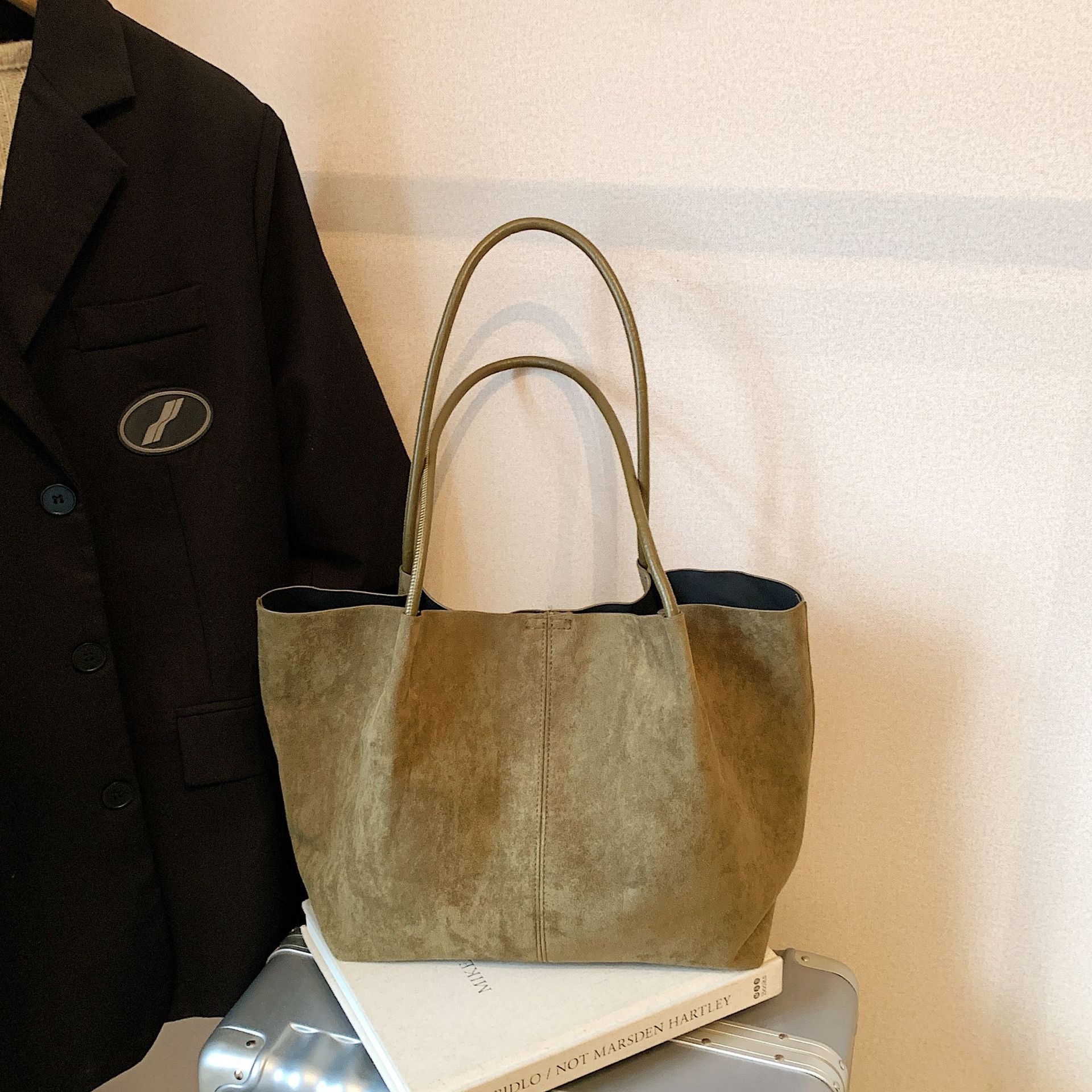 Chic Faux Suede Tote Bag with Pouch - Everyday Carryall