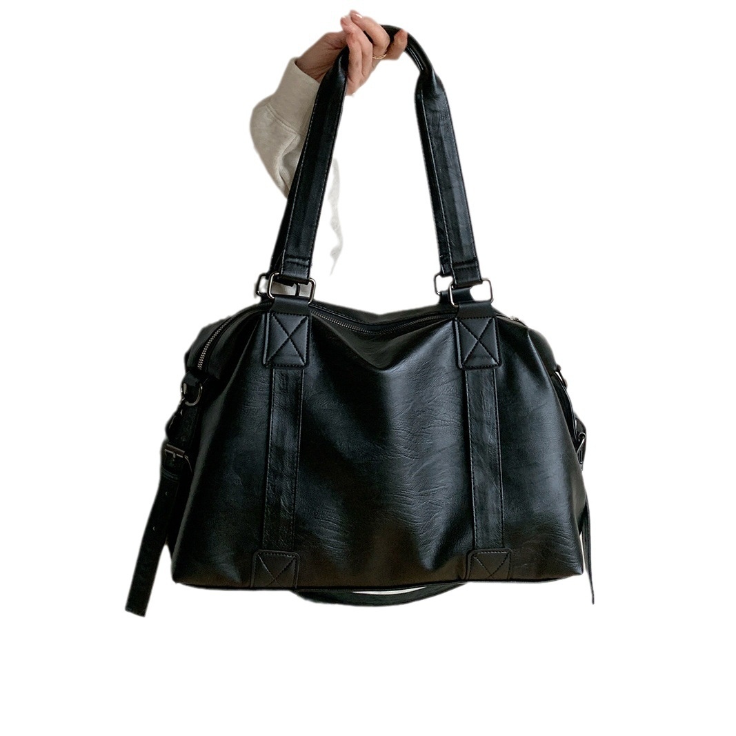 Weiche Schultertasche aus Kunstleder für den Alltag
