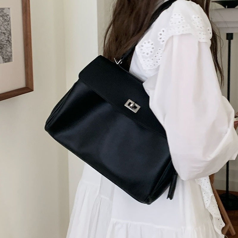 Chic Black Flap Shoulder Bag with Turn-Lock Closure