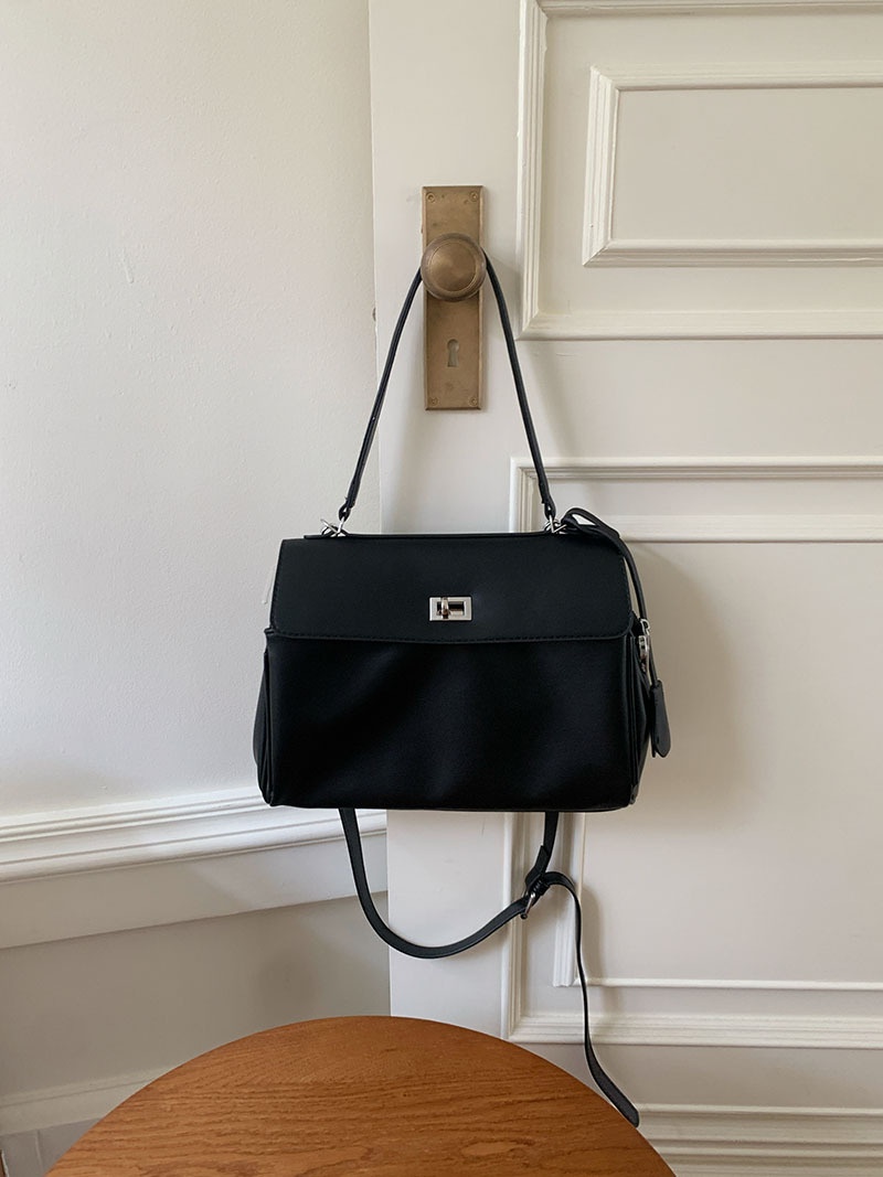 Chic Black Flap Shoulder Bag with Turn-Lock Closure