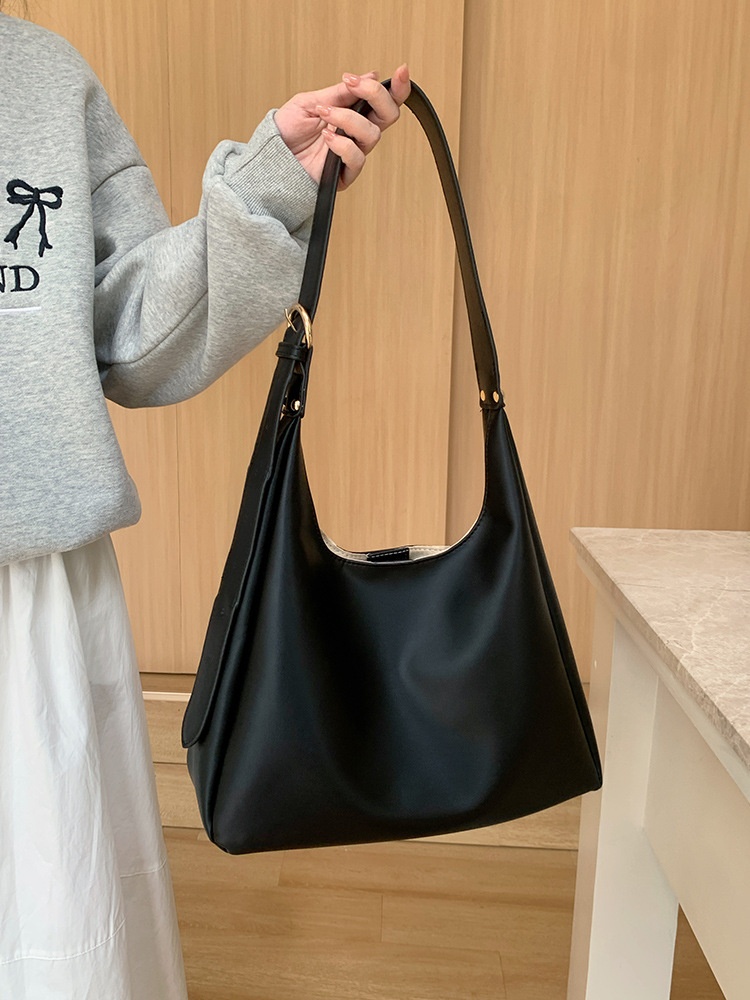 Chic Slouchy Faux Leather Shoulder Bag - Everyday Hobo