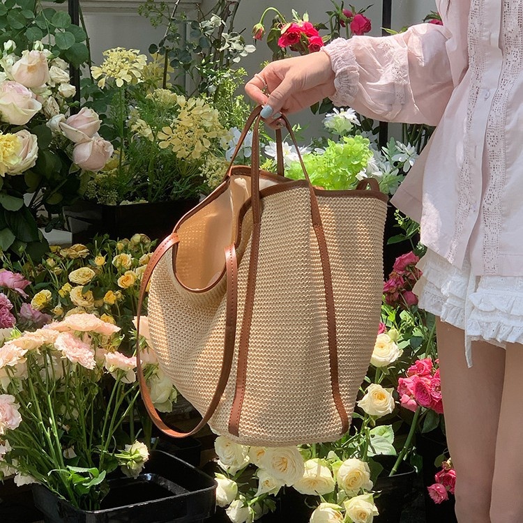 Chic Woven Straw Tote Bag with Leather Trim