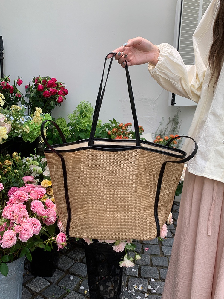 Chic Woven Straw Tote Bag with Leather Trim