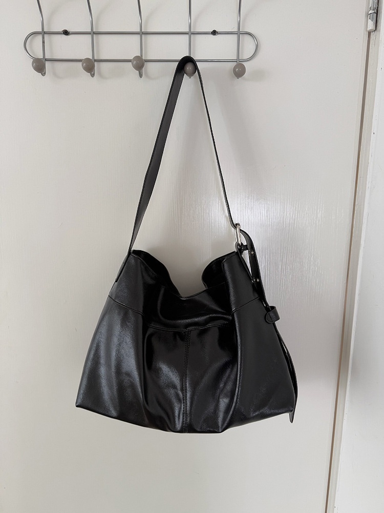 Soft Faux Leather Slouchy Shoulder Bag - Black