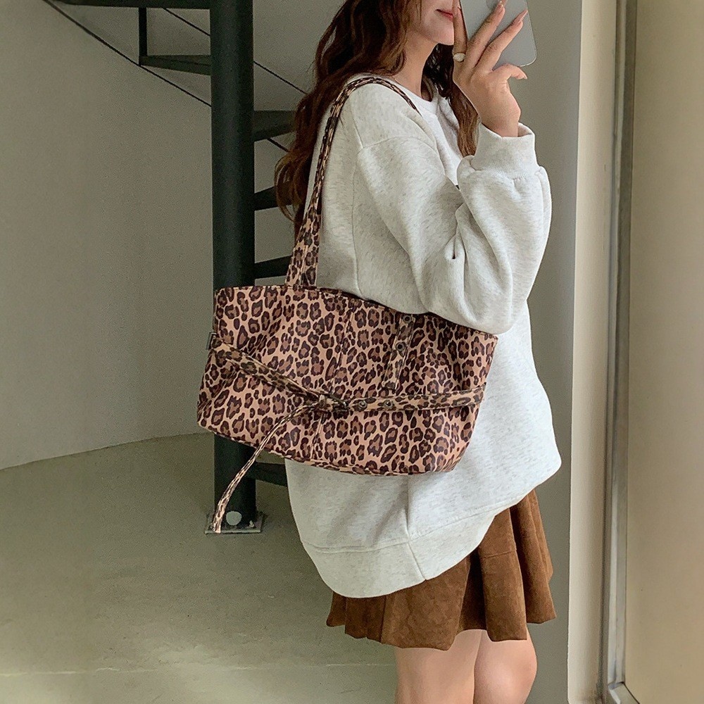 Leopard Print Puffy Shoulder Bag - Chic Tote