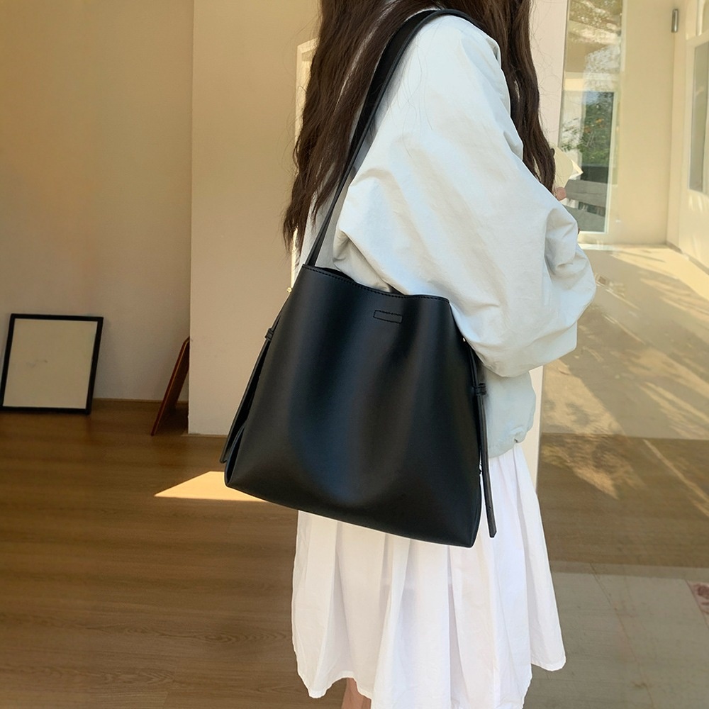 Chic Minimalist Shoulder Bucket Bag - Everyday Tote