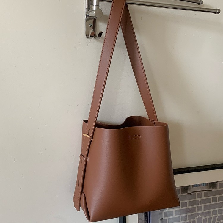 Chic Minimalist Shoulder Bucket Bag - Everyday Tote