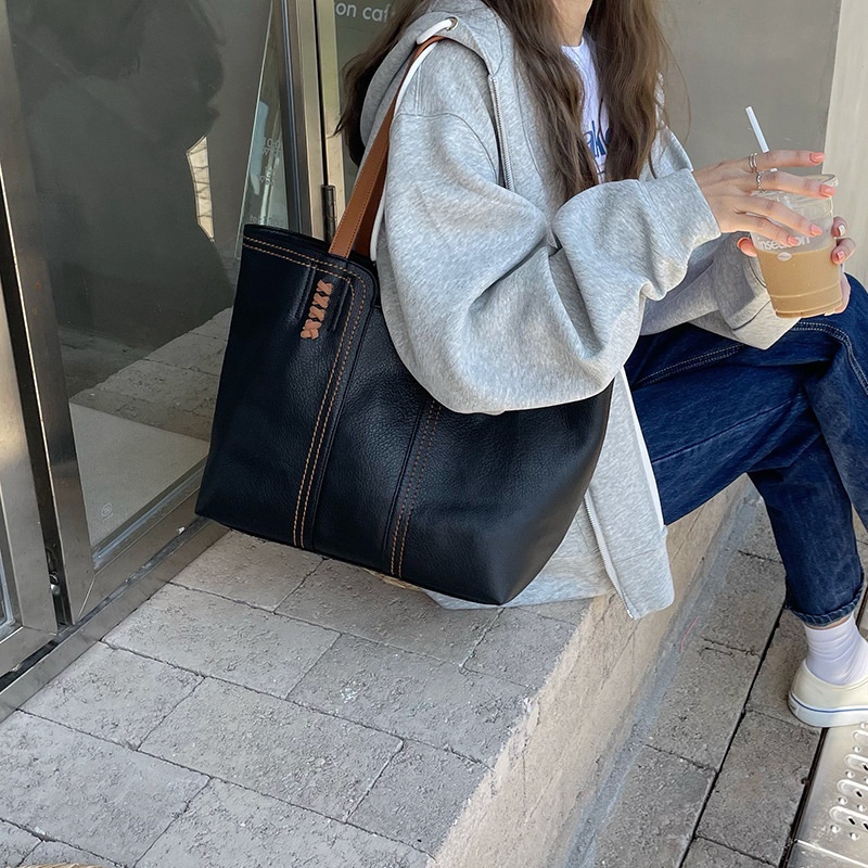 Chic Everyday Faux Leather Tote Bag with Contrast Stitch
