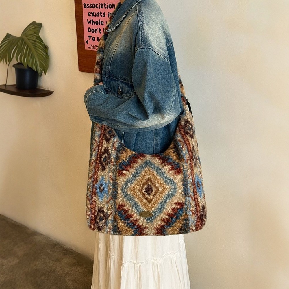 Boho Patterned Knit Shoulder Bag - Cozy & Chic