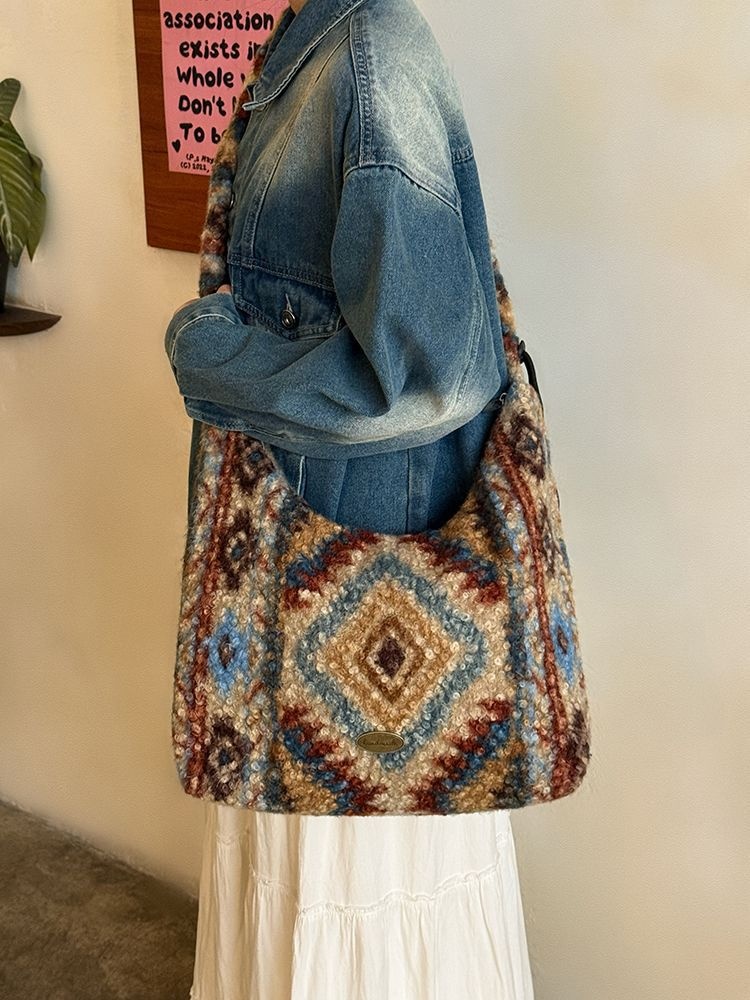 Boho Patterned Knit Shoulder Bag - Cozy & Chic