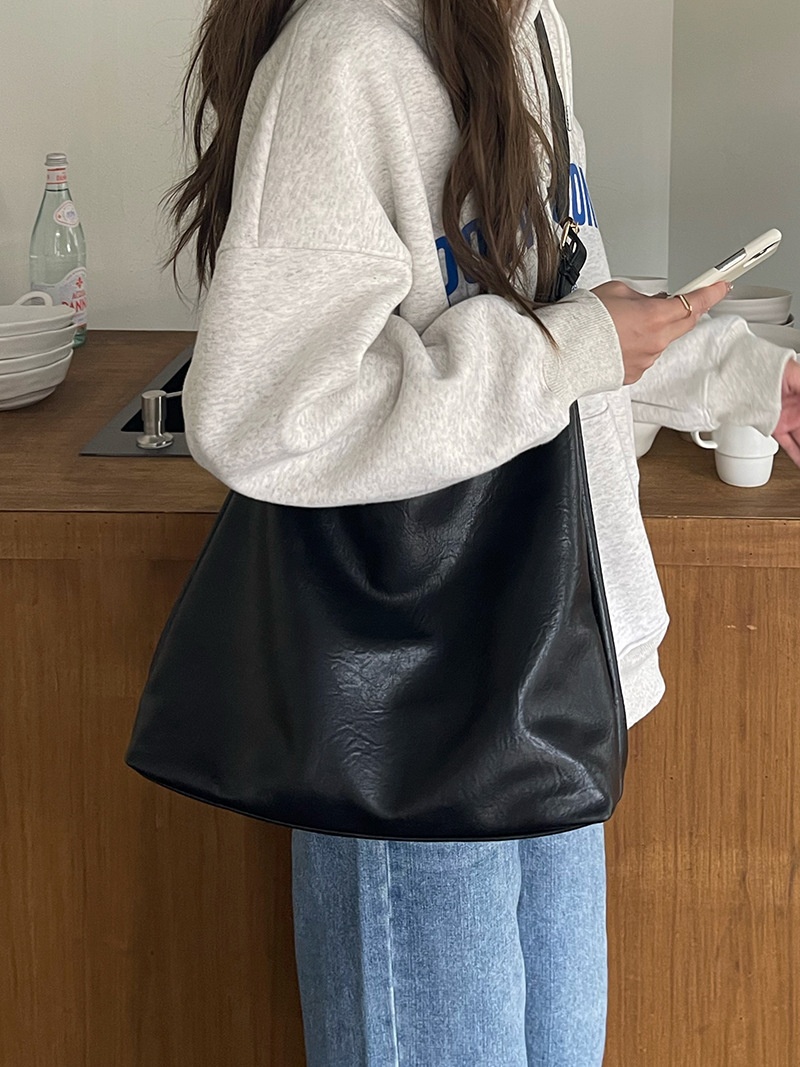 Soft Faux Leather Slouchy Hobo Shoulder Bag