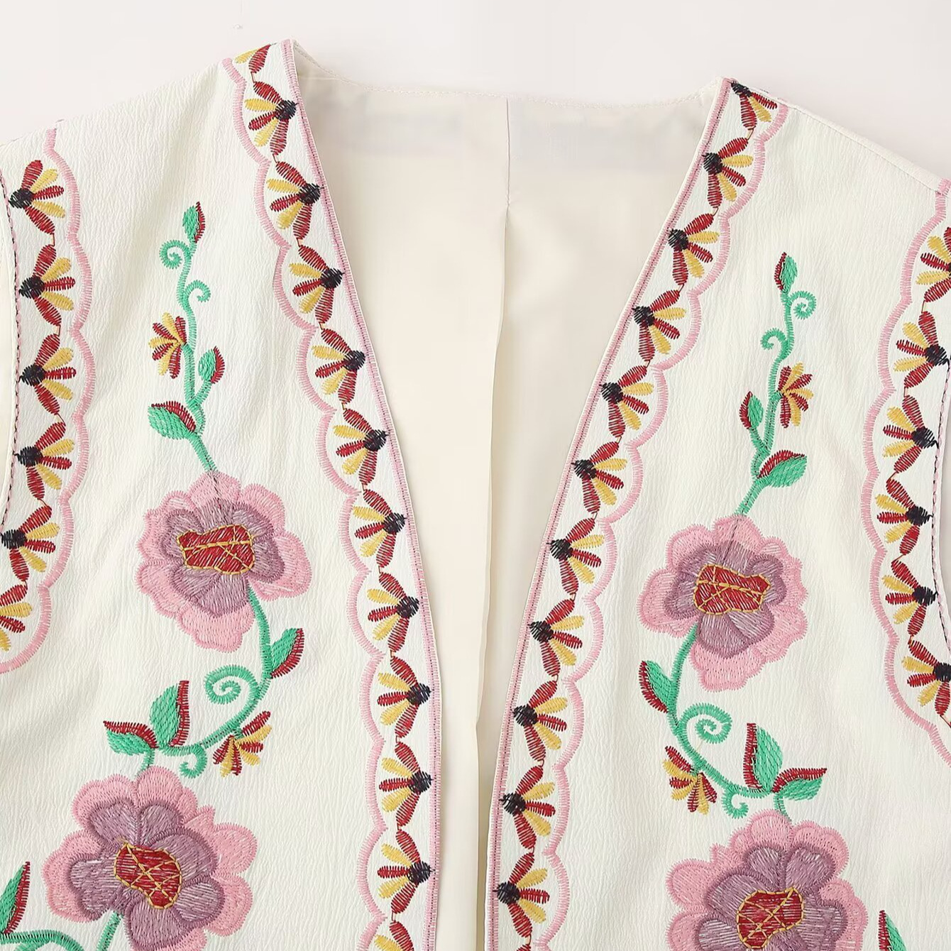 Chaleco clásico con top corto bordado KUN-00004