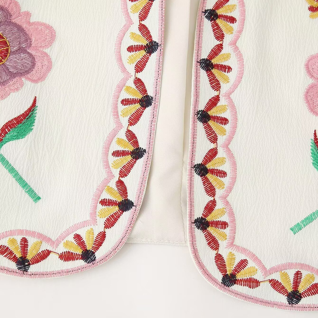 Chaleco clásico con top corto bordado KUN-00004