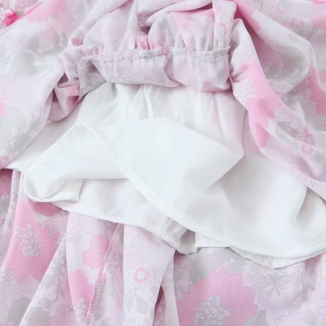 Vestido midi con mangas abullonadas y estampado floral rosa KUN-00026