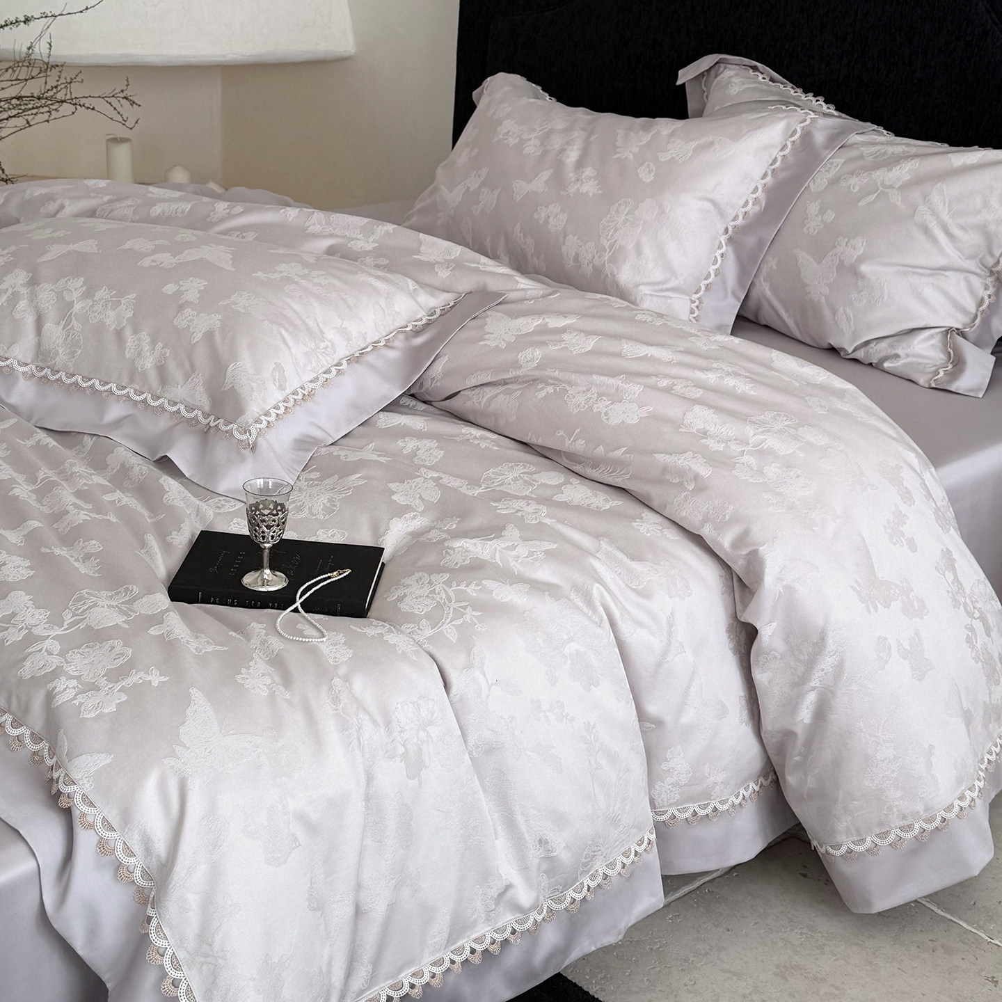 Luxury Floral Jacquard 4-Piece Bedding Set with Scalloped Trim