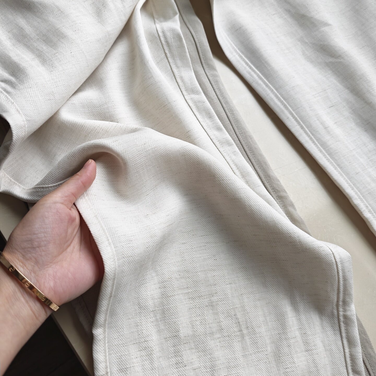 Pantaloni dritti da donna casual in misto lyocell e lino con elastico in vita.