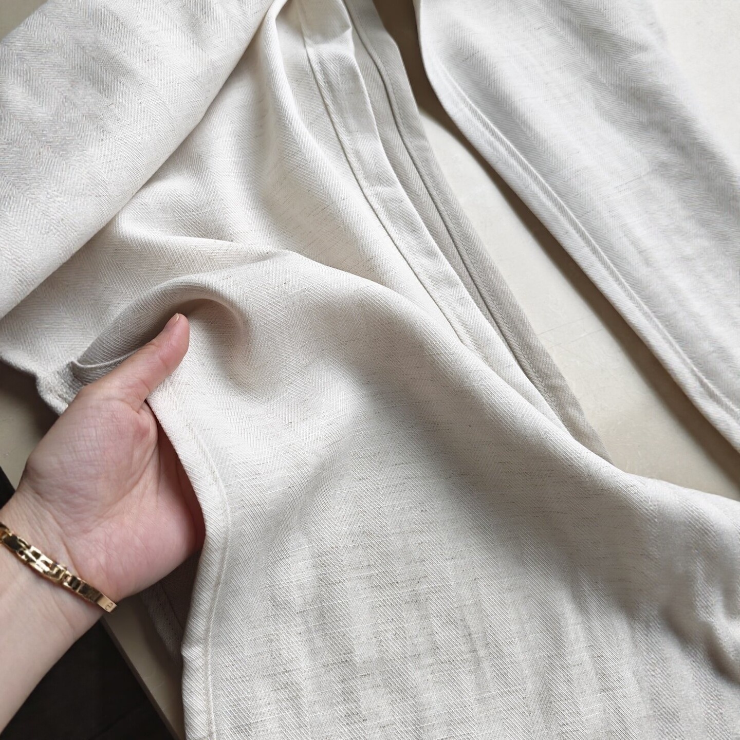 Pantaloni dritti da donna casual in misto lyocell e lino con elastico in vita.