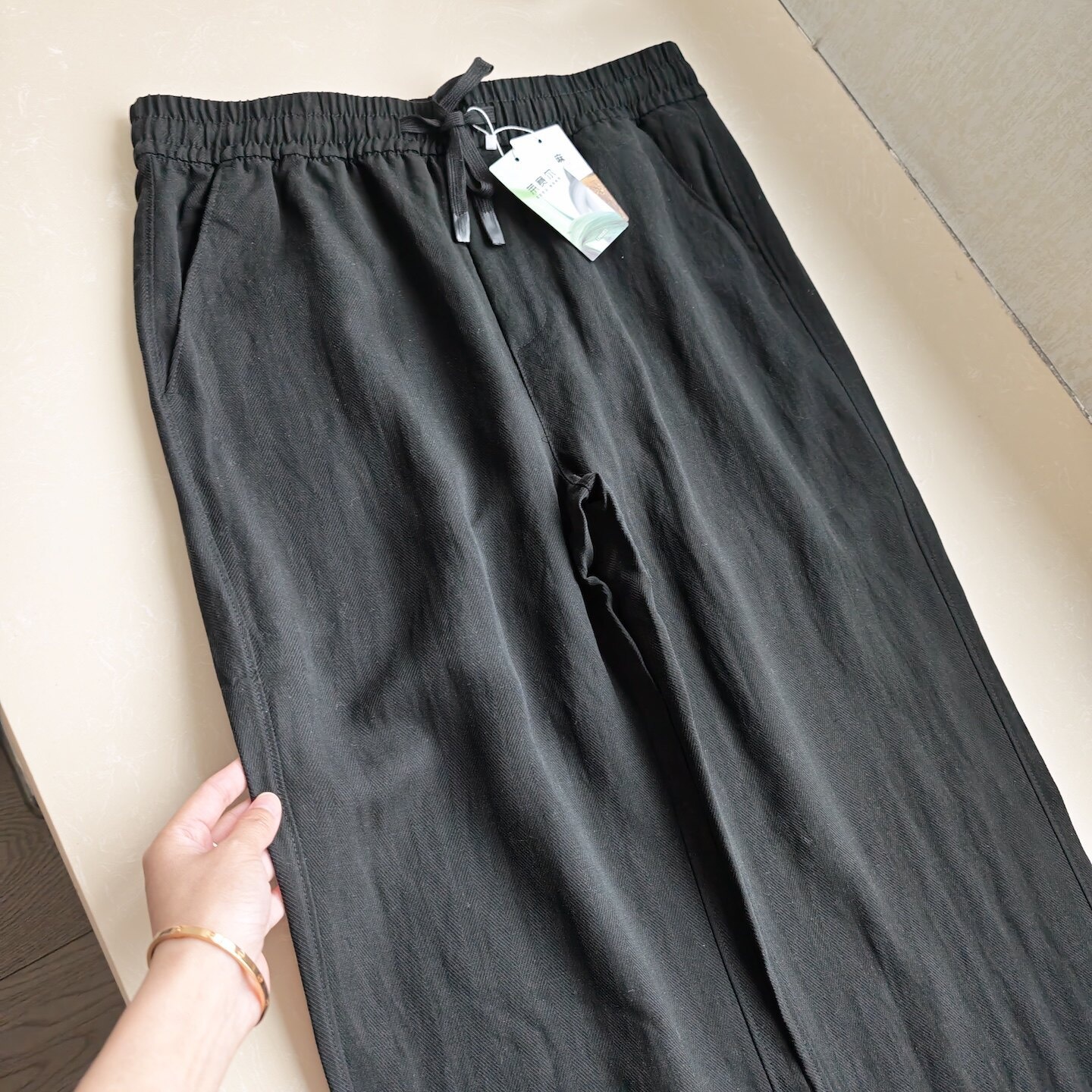 Pantaloni dritti da donna casual in misto lyocell e lino con elastico in vita.