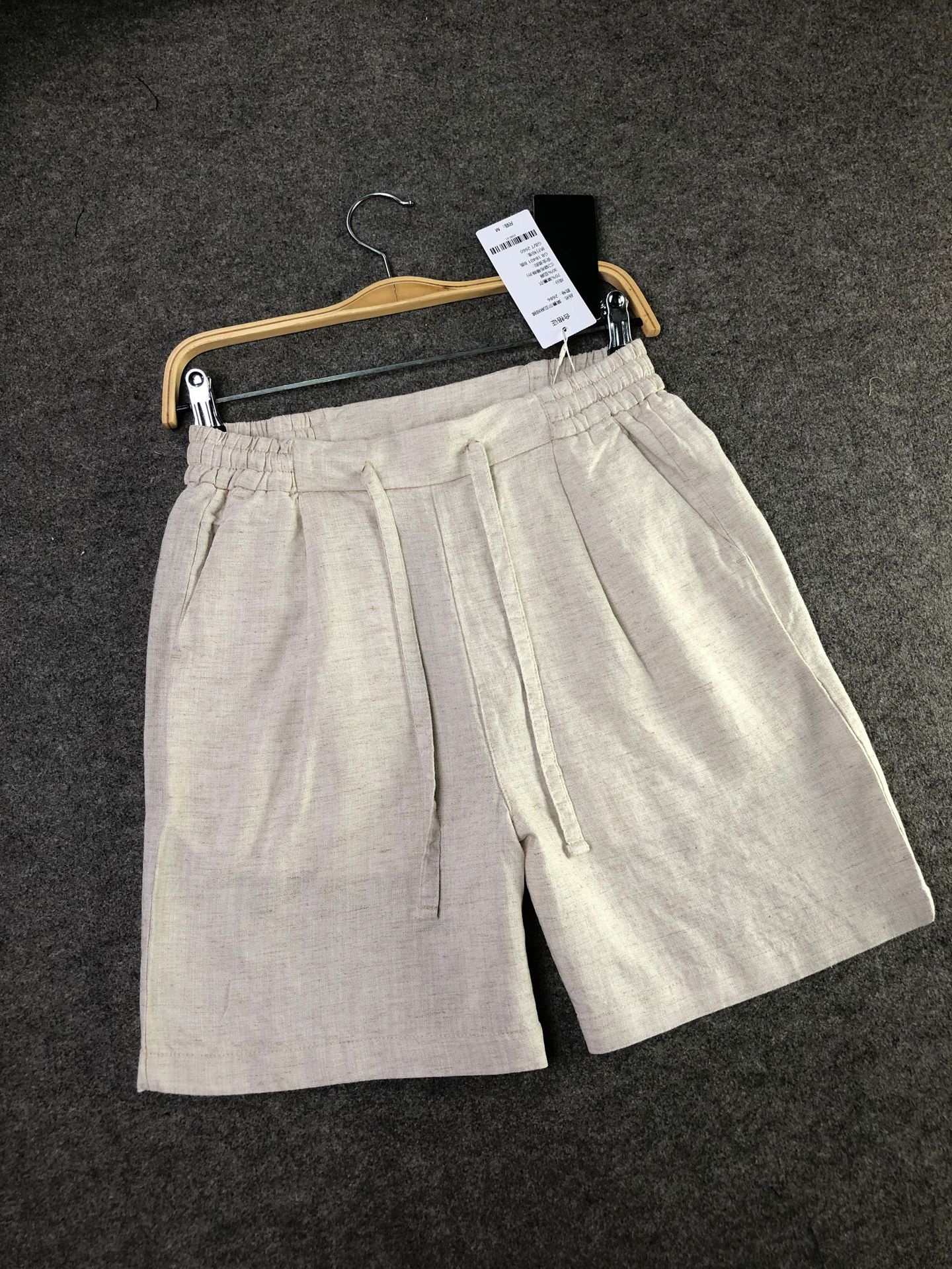 Pantaloncini da uomo con coulisse, in misto 70% lyocell e 30% lino - Comodi e casual per l'estate.