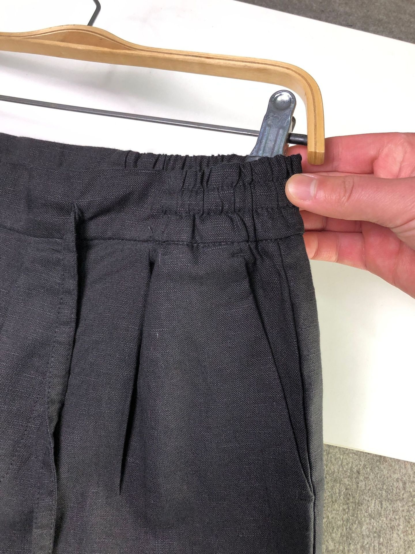 Pantaloncini da uomo con coulisse, in misto 70% lyocell e 30% lino - Comodi e casual per l'estate.