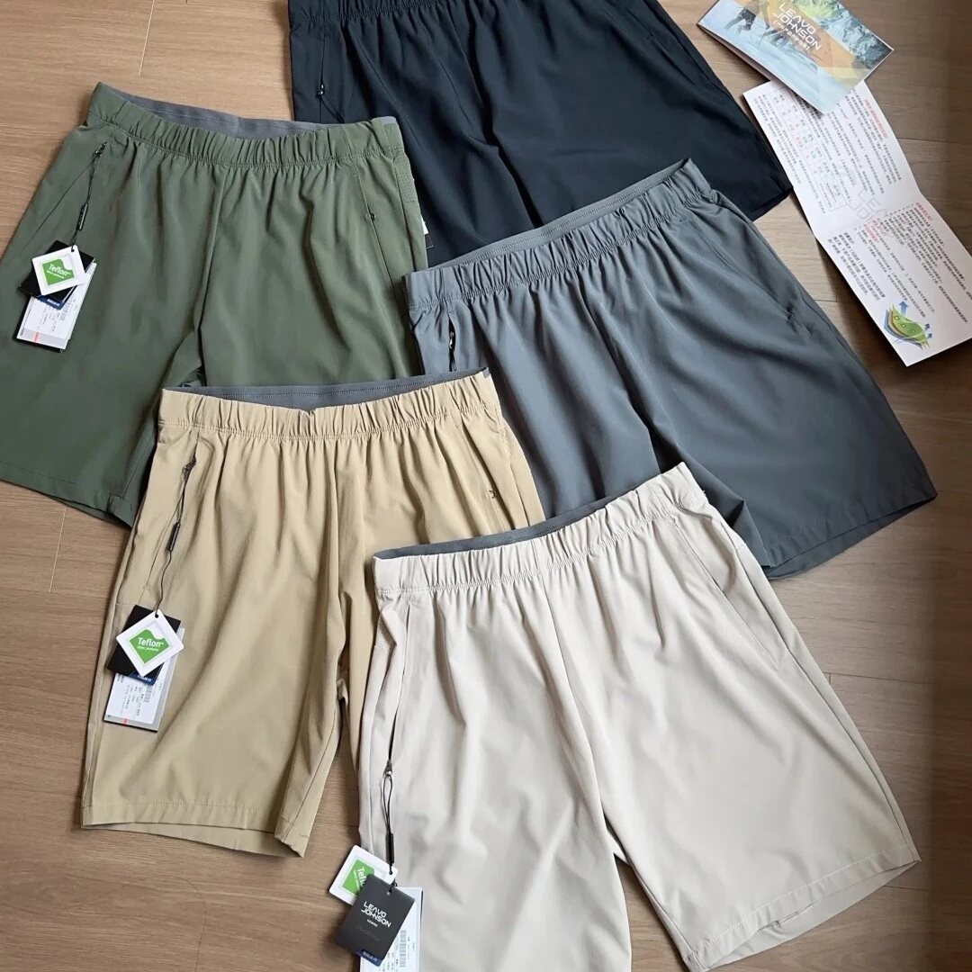 Pantaloncini sportivi da uomo in tessuto Teflon ad asciugatura rapida con tasche con cerniera.