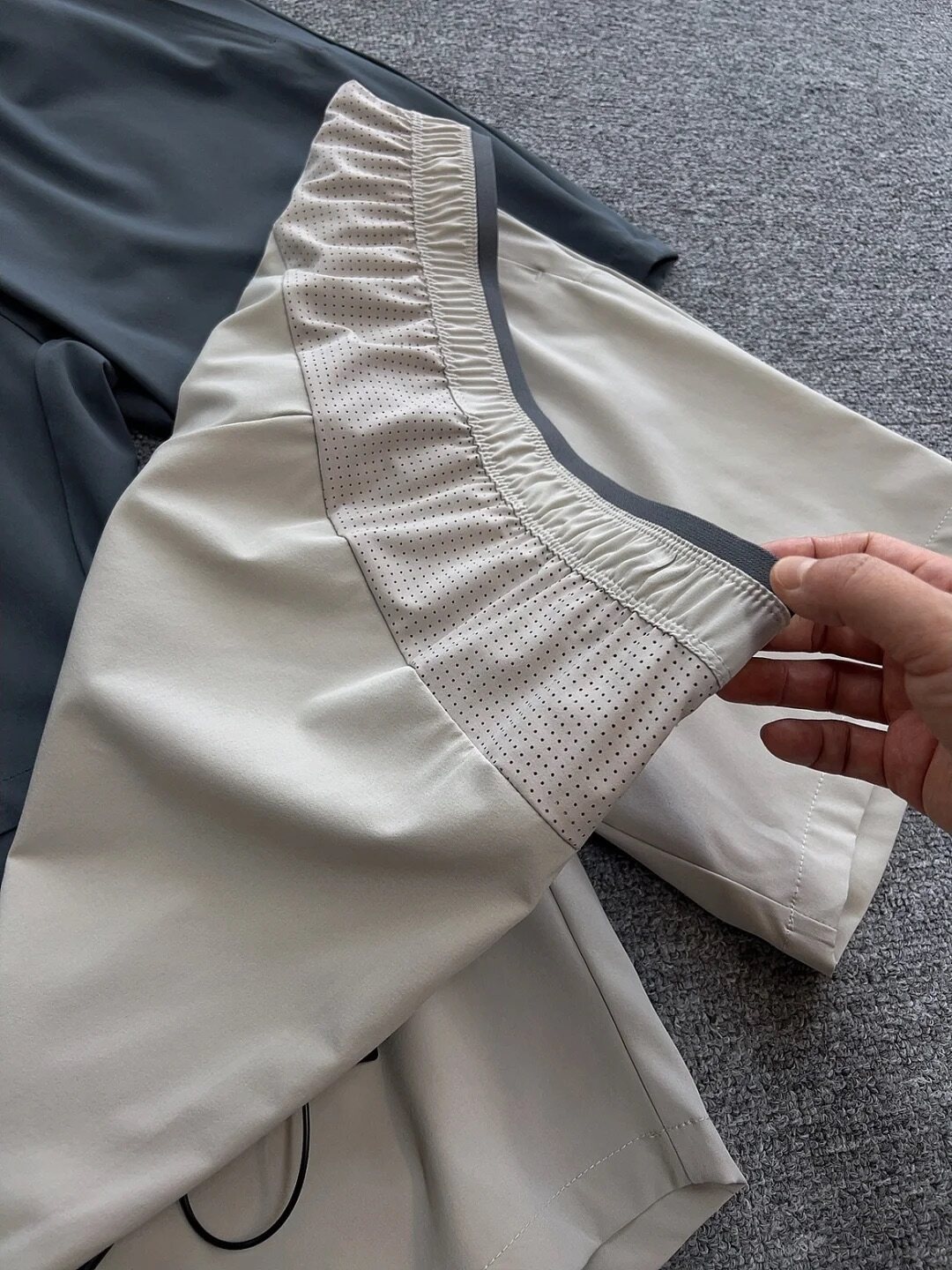 Pantaloncini sportivi da uomo in tessuto Teflon ad asciugatura rapida con tasche con cerniera.