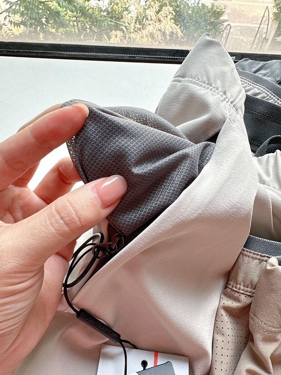Pantaloncini sportivi da uomo in tessuto Teflon ad asciugatura rapida con tasche con cerniera.