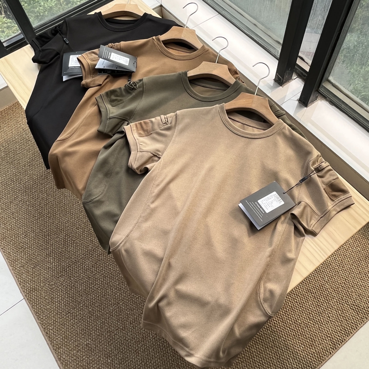 T-shirt tattica da uomo ad asciugatura rapida con tasche sulle maniche (vestibilità slim)