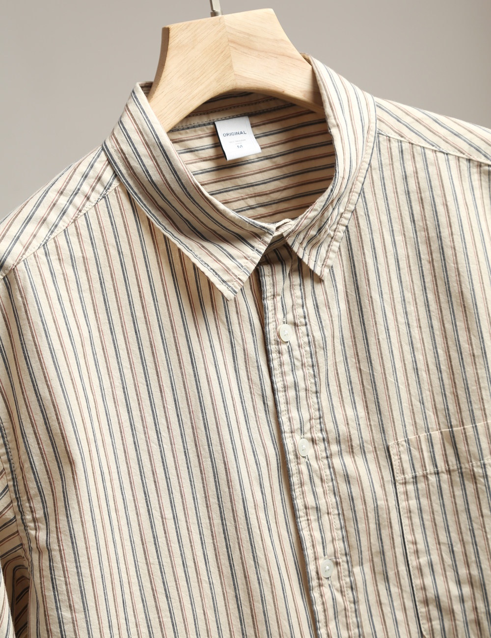 Camicia da uomo casual a maniche corte a righe, 100% cotone lavato, con bottoni.