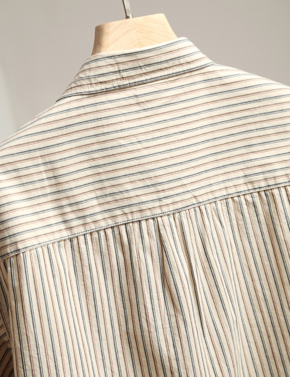 Camicia da uomo casual a maniche corte a righe, 100% cotone lavato, con bottoni.