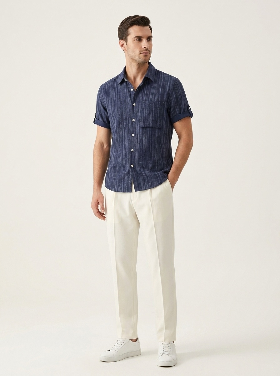 Camicia da uomo a maniche corte a righe, vestibilità casual.