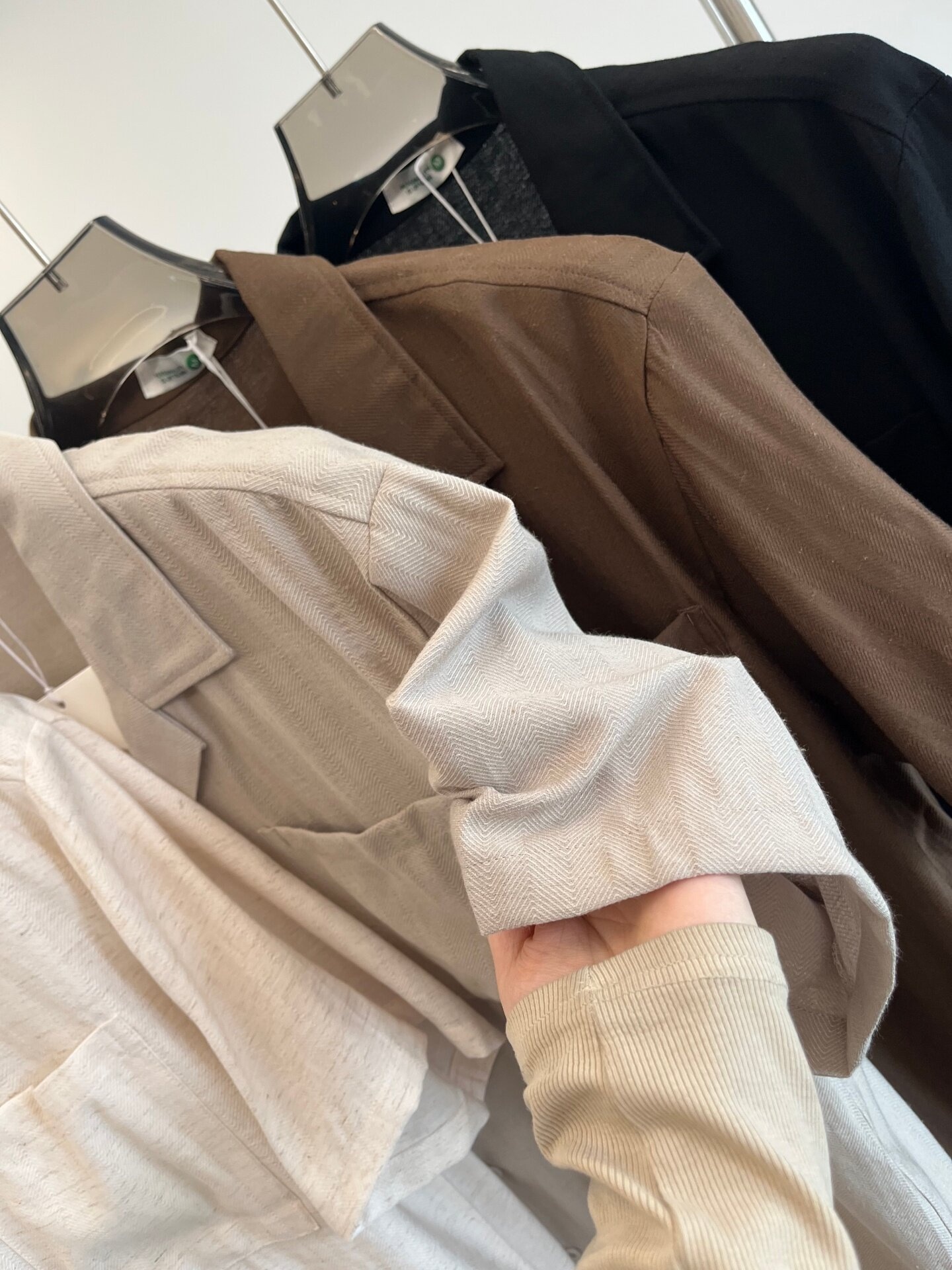 Camicia da uomo a maniche corte con colletto a campana testurizzato in misto rayon/lino