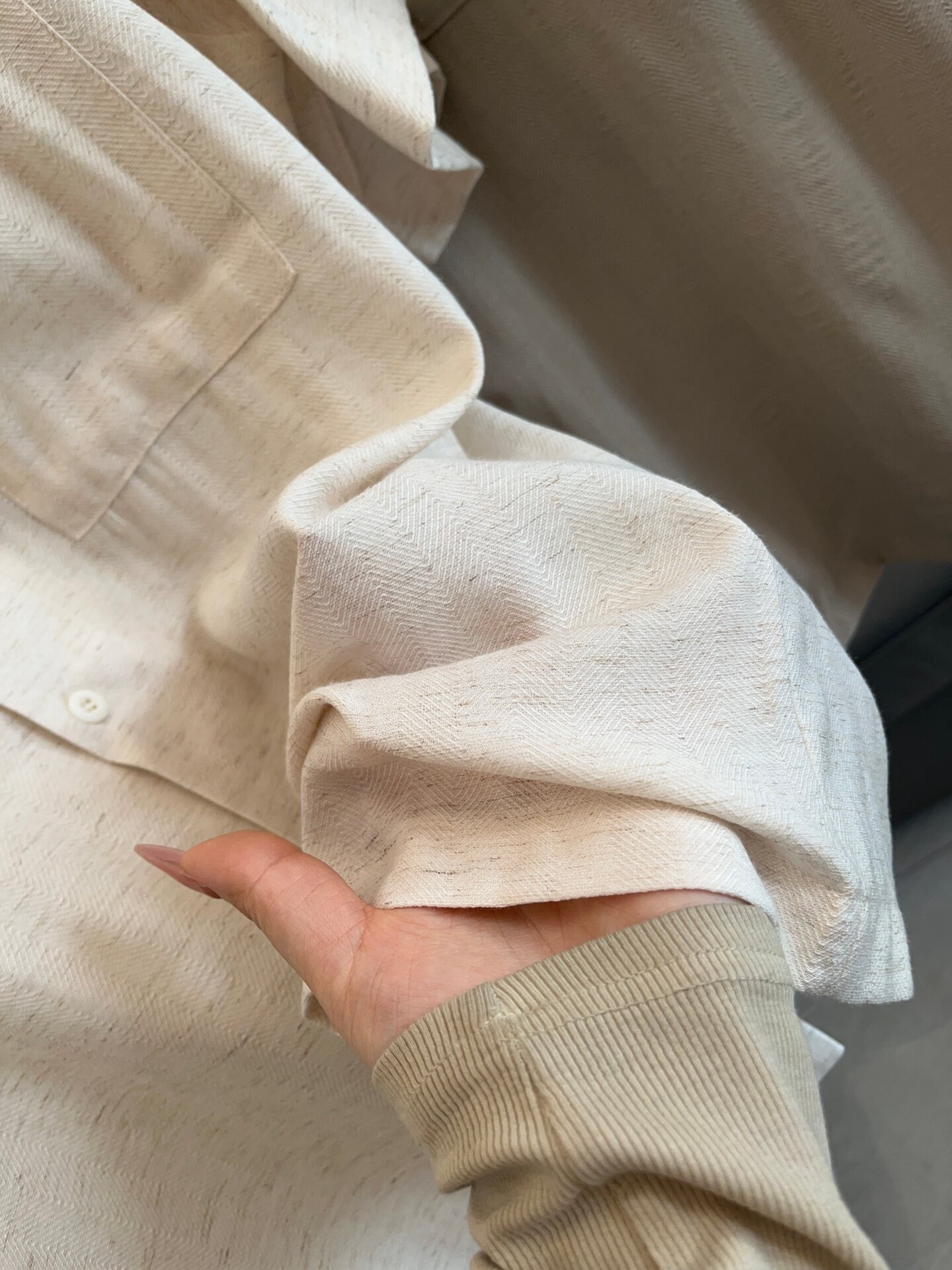 Camicia da uomo a maniche corte con colletto a campana testurizzato in misto rayon/lino