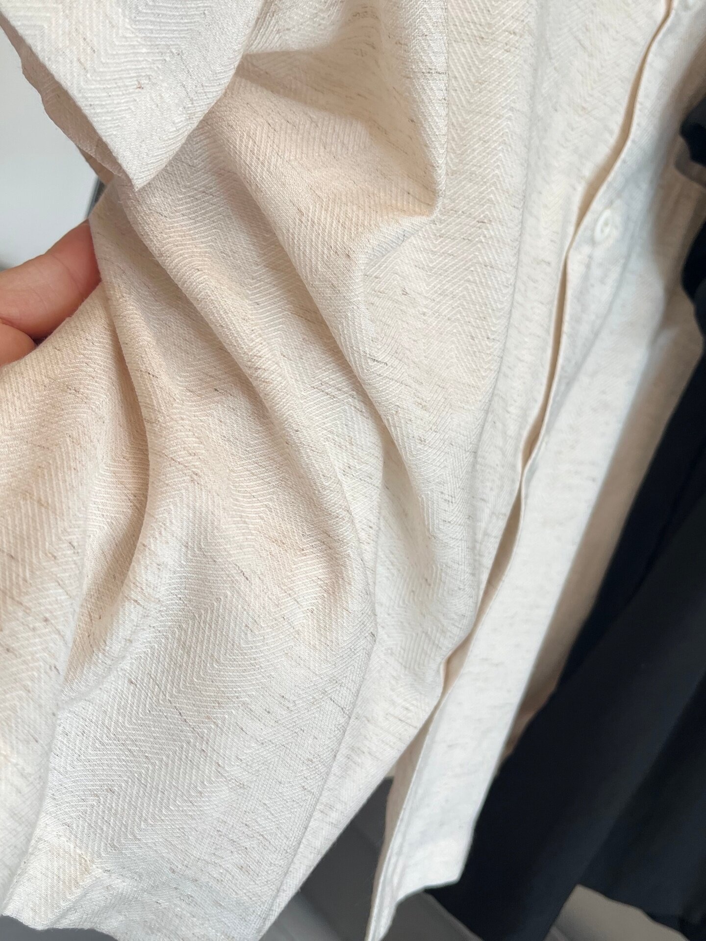Camicia da uomo a maniche corte con colletto a campana testurizzato in misto rayon/lino