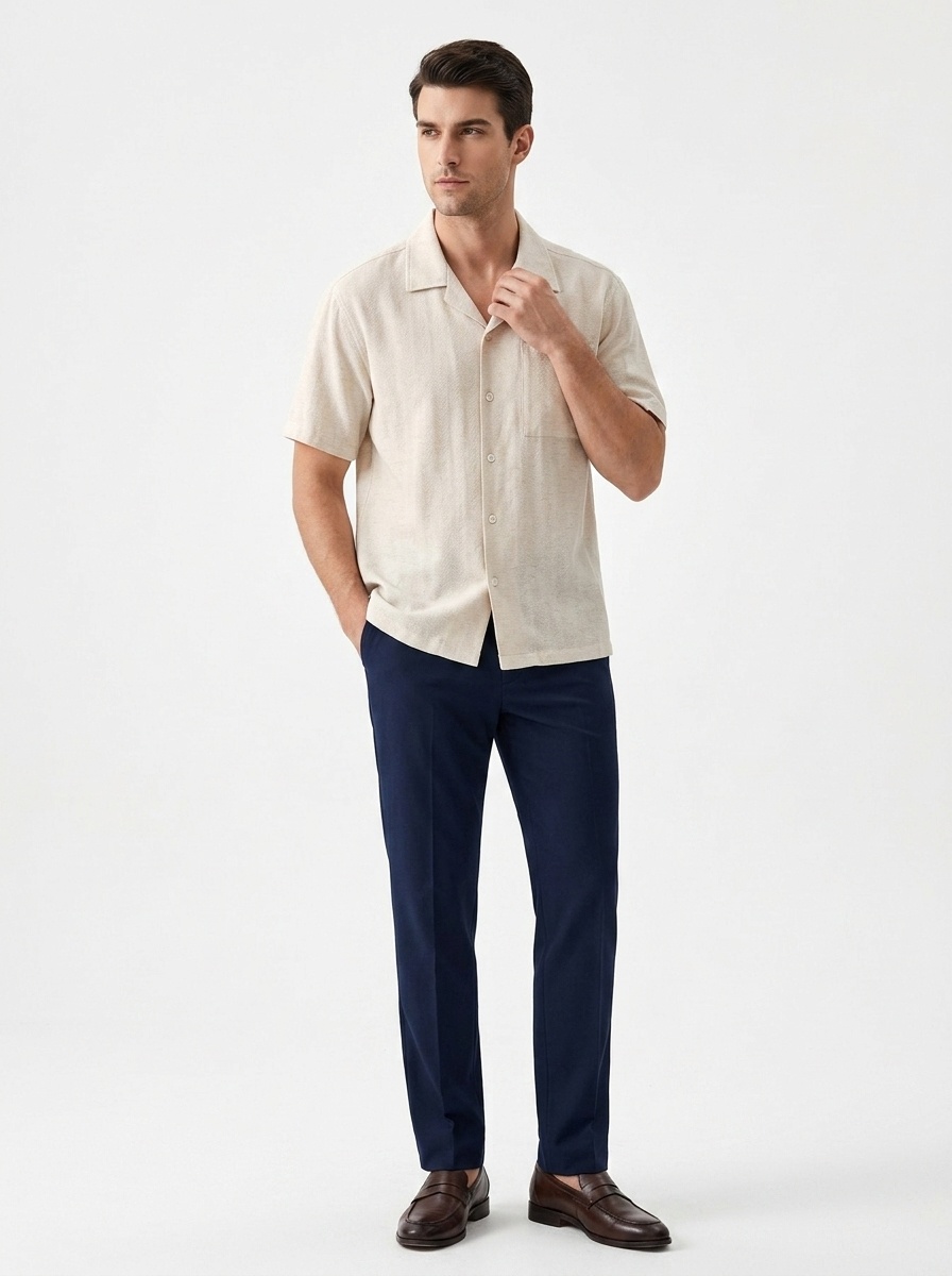Camicia da uomo a maniche corte con colletto a campana testurizzato in misto rayon/lino