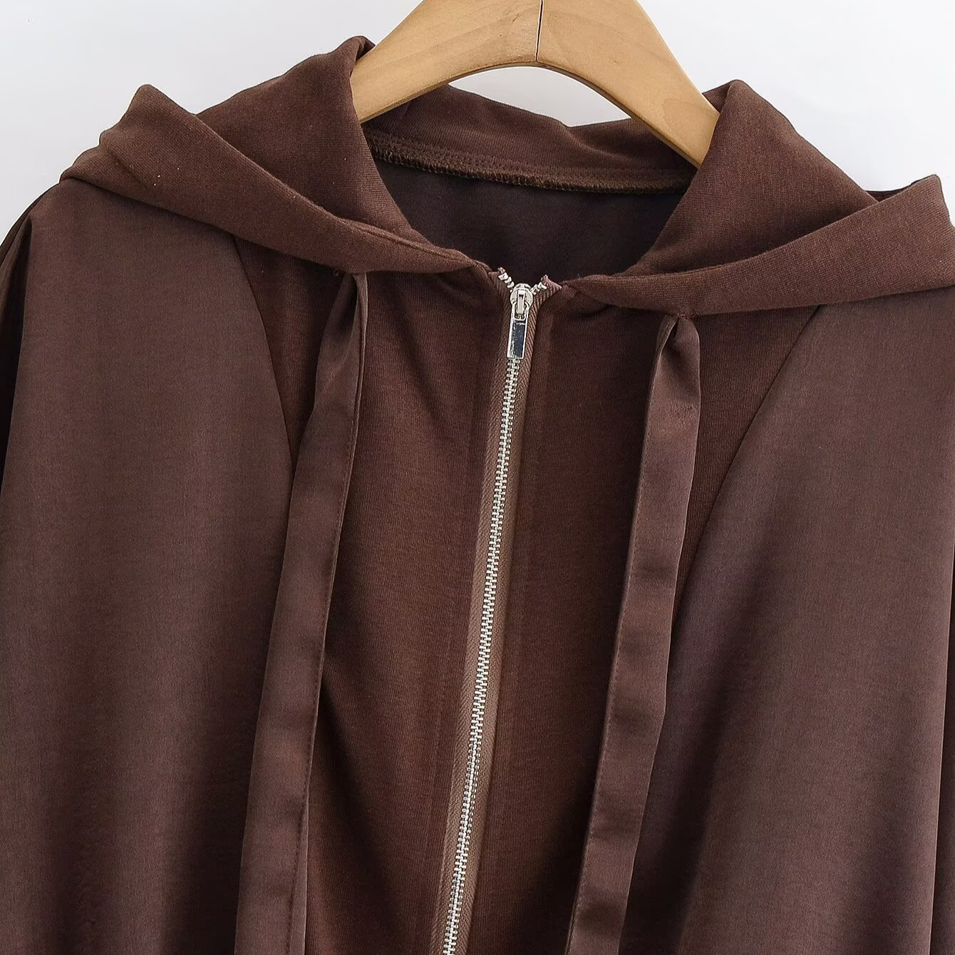 Chaqueta con capucha y parches para mujer - Prenda exterior informal y elegante KUN-00049