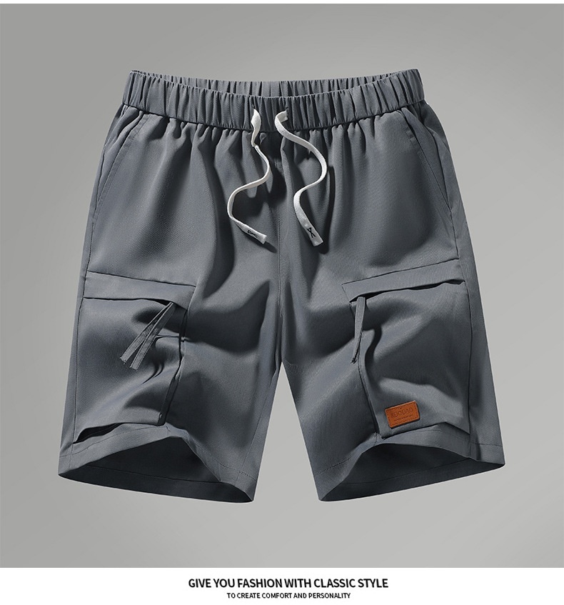 Pantalones cortos cargo informales para hombre con cordón ajustable y bolsillos.