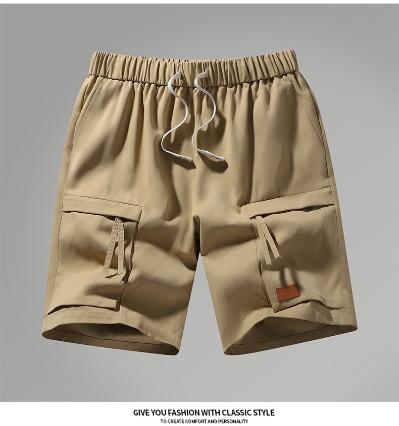 Pantalones cortos cargo informales para hombre con cordón ajustable y bolsillos.